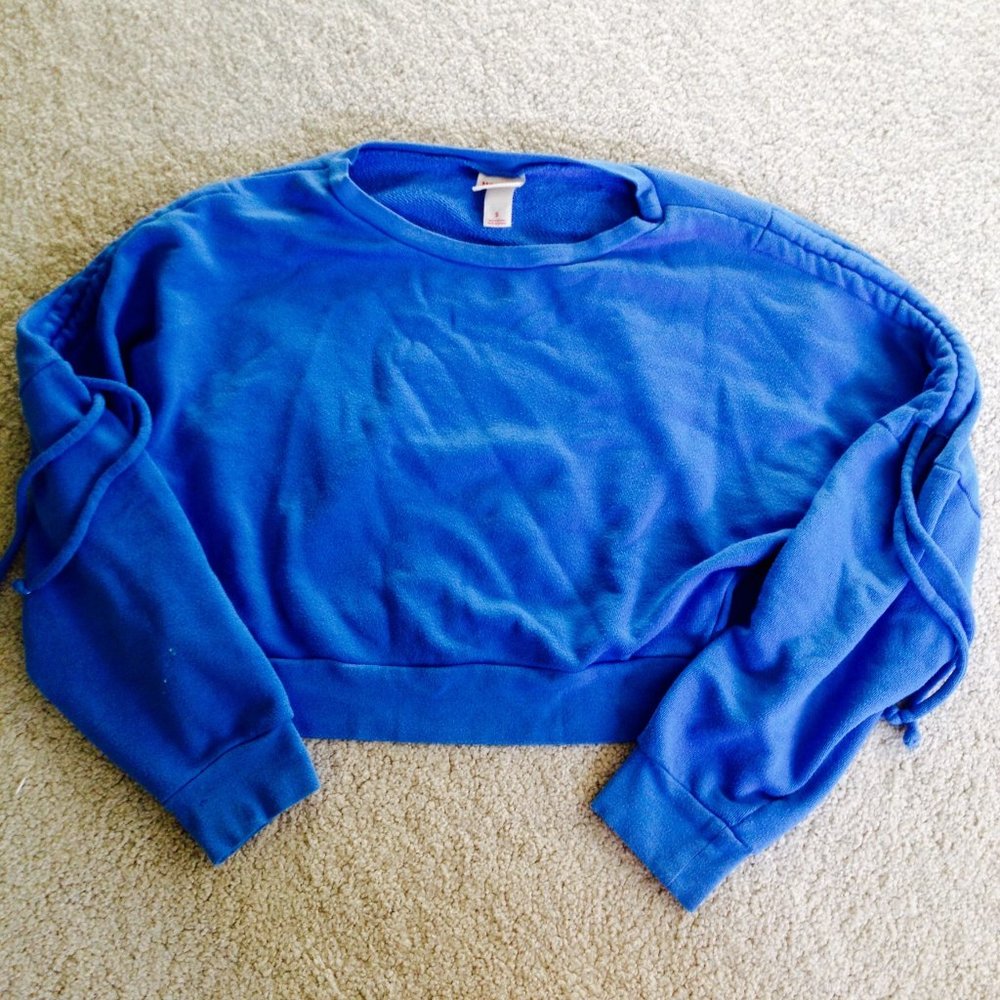 TRADED ON DEPOP Mossimo Cropped Blue Sweater